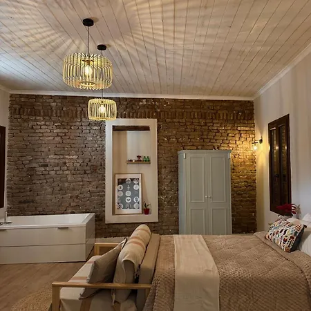 アパート Aprosmeno Jacuzzi House 7 アグロス